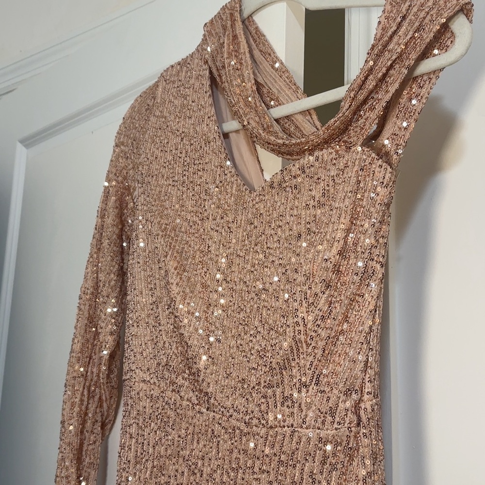 Elegant Sequin Dress in Rose Gold